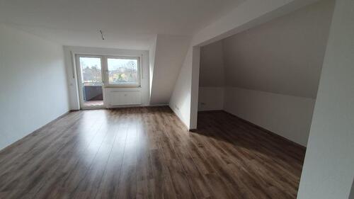 Foto - Renovierte 1,5-Zimmer-DG-Wohnung mit großem Balkon und Garage