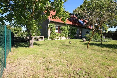 Foto - Wohnhaus in ruhiger Lage mit großem Hof, Garten und Nebengebäuden