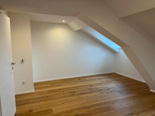 Foto - Moderne Dachgeschosswohnung - 1.000,00&nbsp;EUR Kaltmiete, ca.&nbsp; 100,00&nbsp;m&sup2;