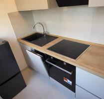 Appartment - U-bahn, NEW RENOVATED + FURNISHED Nähe BMW*WiFi inc* - München Am Hart