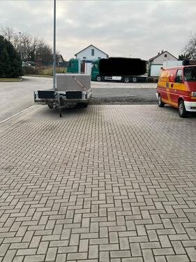 Foto - Stellplatz Pkw Wohnwagen Anhänger usw.