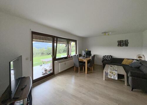 Foto - Blick ins Landschaftsschutzgebiet + BüroGästeappartement mi sep. Eingang.