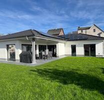 Neubau-Bungalow in Traumlage – Smart Home, PV, Garage, sofort - Unnau