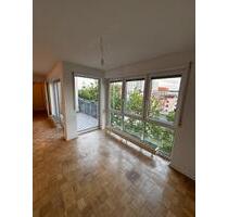 Moderne 3 Zimmer Wohnung mit Einbauküche und Balkon - Frankfurt am Main Niederrad