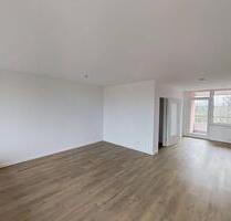 Frisch renovierte 3-Zimmer-Wohnung mit 2 BALKONEN und Wannenbad - Celle