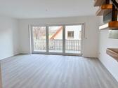 Foto - Renovierte und moderne 4 Zimmer-Wohnung über 2 Etagen mit Einbauküche, neuem Bad, Süd-Ostloggia und Pkw-Stellplatz in Bad Oeynhausen-Oberbecksen