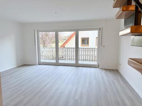 Foto - Renovierte und moderne 4 Zimmer-Wohnung über 2 Etagen mit Einbauküche, neuem Bad, Süd-Ostloggia und Pkw-Stellplatz in Bad Oeynhausen-Oberbecksen