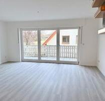 Renovierte und moderne 4 Zimmer-Wohnung über 2 Etagen mit Einbauküche, neuem Bad, Süd-Ostloggia und Pkw-Stellplatz in Bad Oeynhausen-Oberbecksen