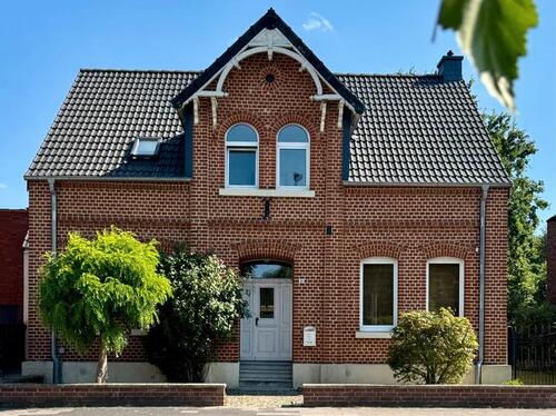 Foto - Einfamilienhaus, 6 Zim; Renoviert; Kaminofen; Garage