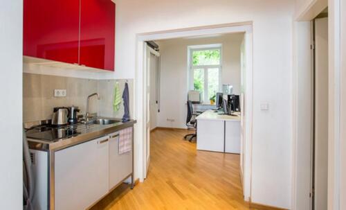 Foto - Separater Büroraum mit 2 Arbeitsplätzen in zentraler Lage