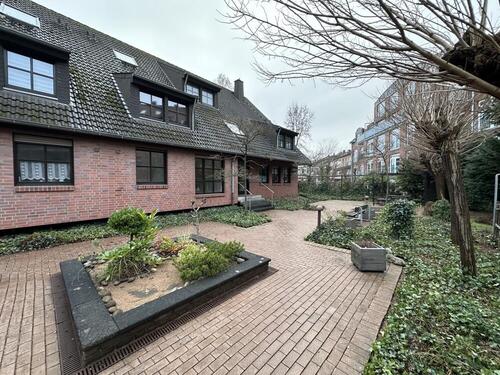 Foto - Moderne und helle 2,5-Zimmerwohnung auf zwei Etagen mit kleinem Garten und TG-Stellplatz