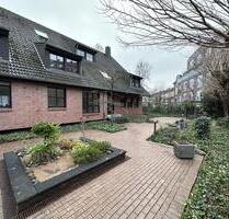 Moderne und helle 2,5-Zimmerwohnung auf zwei Etagen mit kleinem Garten und TG-Stellplatz - Krefeld Bockum