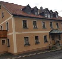 Schöne Wohnung 3ZKB, 75qm plus Balkon 20qm mit Einbauküche - Plößberg