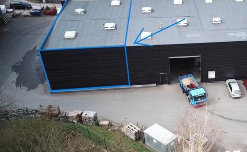 Foto - Teil einer modernen Gewerbehalle im Industriegebiet von Waldbröl