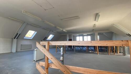 Foto - Lager Hobbyraum oder Ähnliches mit Büro und Toilette