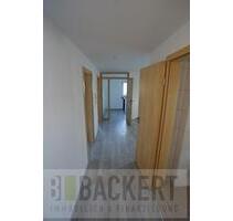 Große und helle 3,5-Zimmer-Dachgeschosswohnung mitten in Altenkunstadt.