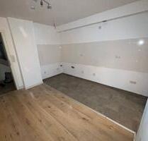 halb barrierefrei kleine schöne helle 2-Zimmer Wohnung - Duisburg Beeck
