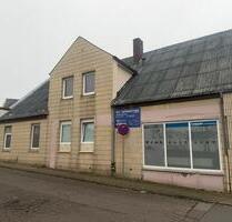 Mehrfamilienhaus mit 3 Wohneinheiten+2 Gewerbeeinheiten - Klein Nordende