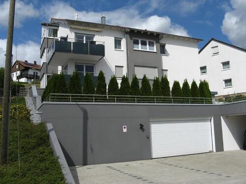 Foto - Große 3-Zimmerwohnung mit Dachterrassen und Tiefgaragenstellplatz