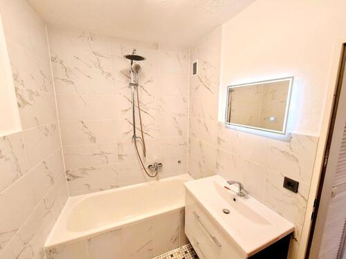 Foto - 3 Zi. Wohnung in Zentrum mit Doppelgarage und Einbauküche