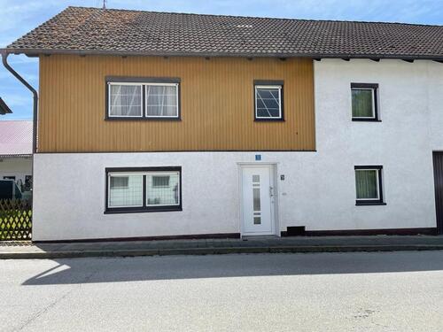 Foto - Einfamilienhaus mit Nebengebäuden