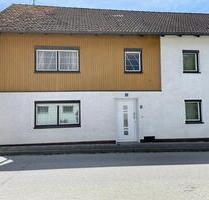 Einfamilienhaus mit Nebengebäuden - Osterhofen