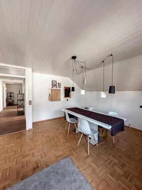 Foto - Helle 3,5-Zi.-DG-Whg. + EBK, Balkon, TG-Stellplatz & Bühne