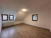 Foto - 4-Zimmer-Wohnung in ruhigem Mehrparteienhaus – 97618 Windshausen