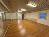 Foto - Vereinsbüro mit Tanztrainingsraum für Yoga Pilates Kindertanz