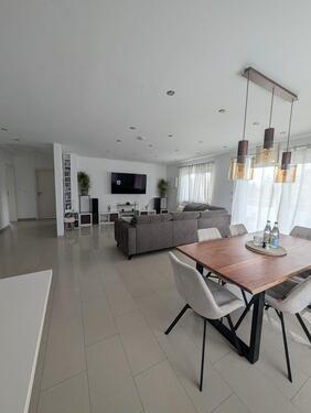 Foto - Helle 3-Zimmer Wohnung · ca. 105m² · Balkon · 2 Stellplätze