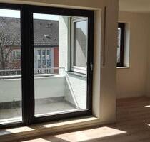 Helle großräumige 2 Zi-Wohnung mit Balkon - Buchloe