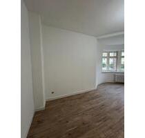 EXLUSIVE SANIERTE 2-ZIMMER-WOHNUNG - EBK, Balkon & traumhafter Schnitt - Chemnitz Bernsdorf