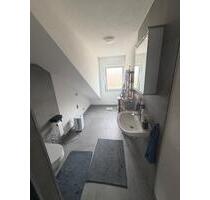 Sanierte 2,5-Zimmer-Dachgeschosswohnung (ca. 67 m²) zu vermieten - Reilingen