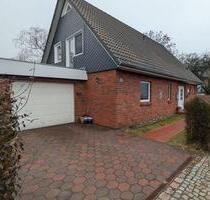 Haus mit zwei Wohneinheiten auf 587qm Grundstück in 25899 Niebüll