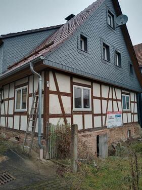 Foto - Einfamilienhaus mit großen Nebengebäuden