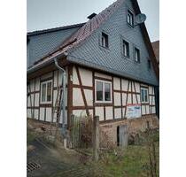 Einfamilienhaus mit großen Nebengebäuden - Schleusingen