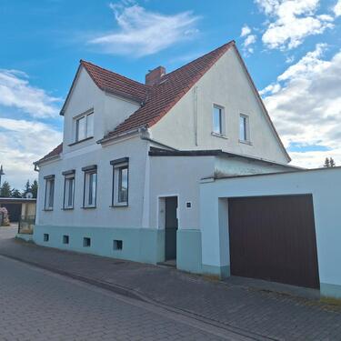 Foto - Einfamilienhaus mit viel Platz, großem Garten und Nebengebäuden