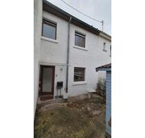 Reihenmittelhaus mit 6 Zimmern. 7% Rendite oder Familienwohnsitz - Pforzheim