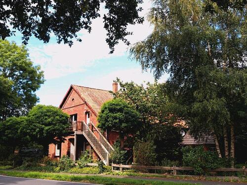 Foto - Mehrfamilienhaus mit Potenzial auf großem Grundstück