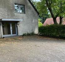3 Zimmer mit großer Sonnenterrasse und Garten - Halle