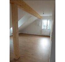 Moderne 2-Zimmer-Wohnung mit Einbauküche, Holzbalken & Garten - Plattling