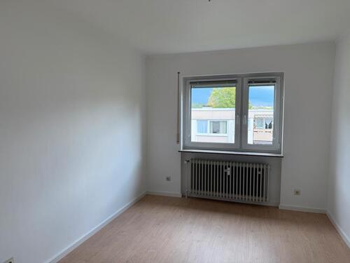 Foto - Frisch renovierte 3-Zi.-Whg. mit 2 Balkonen in Birkach