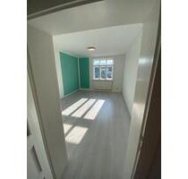 Sanierte 3-Raum-Wohnung mit 75 m² im 3.OG im Denkmal + zwei Räume AtelierAbstellbereich im DG - Chemnitz Altendorf