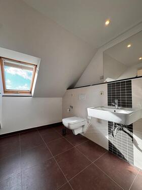 Foto - *** DG mit Loggia * modernes Badezimmer * Parkett * Unverbauter Blick ins Grüne *1125 ***