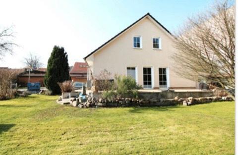 Foto - Einfamilienhaus mit Pool - 3.500,00 EUR Kaltmiete, ca.  207,00 m²