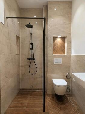 Foto - Anfragestopp: Luxuriöse, sanierte 2,5-Zimmer-Wohnung mit Balkon