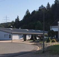 Gewerbehalle und Zweifamilienhaus - Merzig