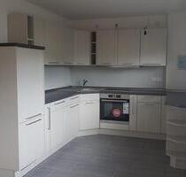 Moderne sanierte Wohnung, 2 Balkone, Stellplätze, zentrale Lage - Münchberg