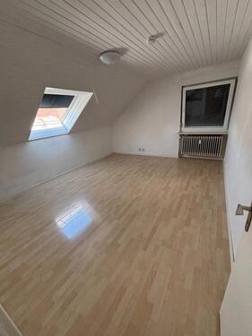 Foto - 1 Zimmer Dachgeschoßwohnung zur Miete in Homburg