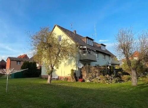 Foto - Frisch renovierte 3 Zimmer Wohnung im EG, im 6 Parteienhaus